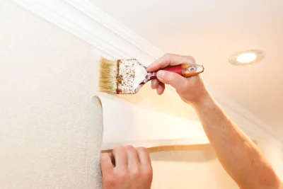 Pose de papier peint à Murzo — revêtements muraux et toiles de verre
